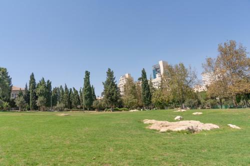 Art Apartment In Mamila