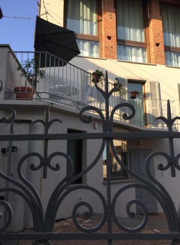 Villa Horse Shoe House