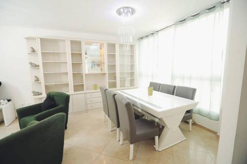 Art Apartment In Mamila - Parking Best Location 1-2