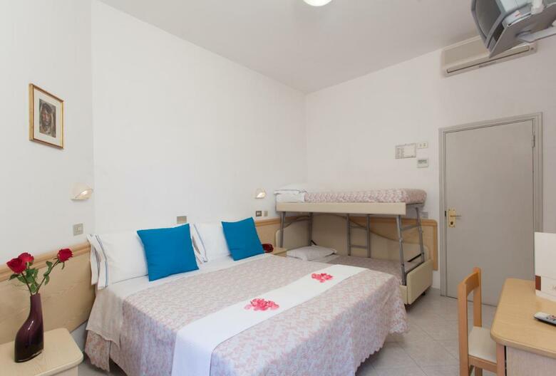 Hotel Cola