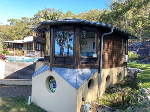 Hostal The Pool House - Crescent Head - Stunning Ocean Views, Pet Friendly