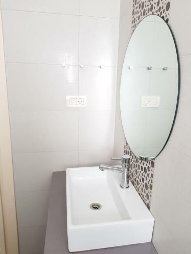 Hayarkon Street Apartment