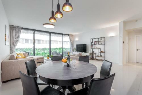 Apartamento Spacious & Design 2bdr W/ Balcony And Parking