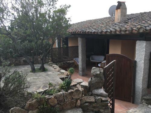 Delightful Cottage With Pool