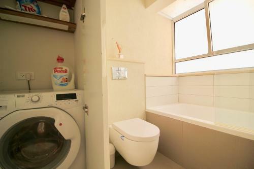 Apartamento Spinoza/ben Gurion Blv/2bdms/2bath/balcony/great