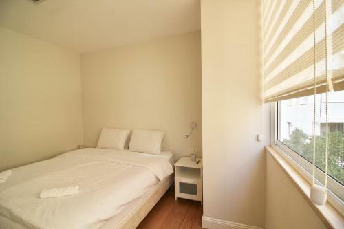 Apartamento Spinoza/ben Gurion Blv/2bdms/2bath/balcony/great