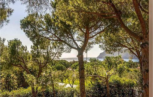 Stunning Apartment In Lacona - Capoliveri With 2 Bedrooms