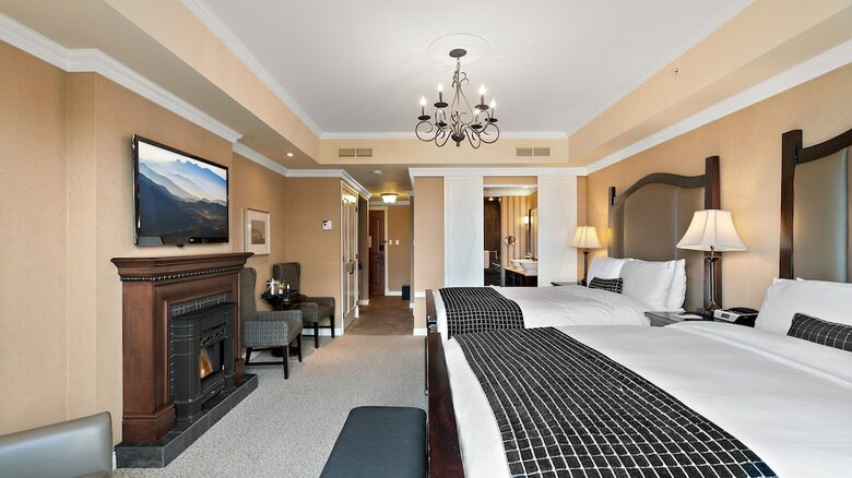 Oak Bay Beach Hotel - Sea View