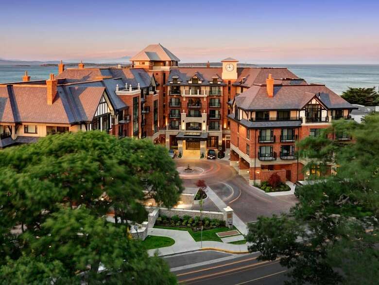 Oak Bay Beach Hotel - Sea View
