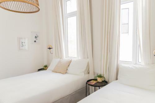 Carmel Market Designed Apartment With Balcony