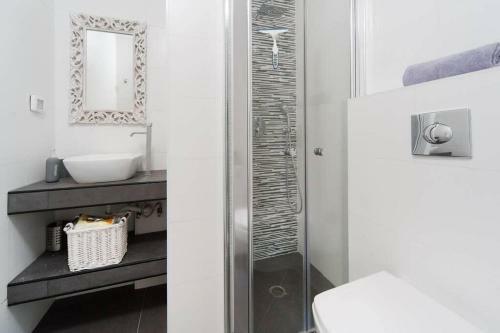Apartamento Bright 2br In Gordon Beach By Holyguest