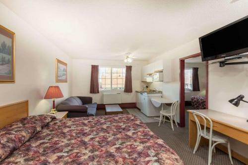 Hotel Almada Inn