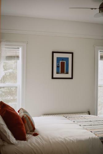 Hill Road Manor Bed & Breakfast