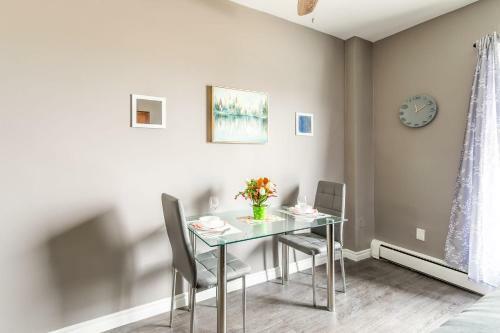 Stunning 1br - King Bed Apartment - Prime Location!