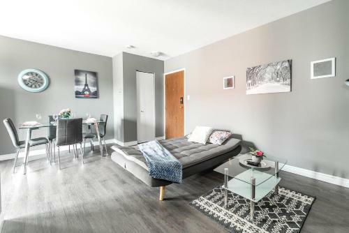 Stunning 2br - King Bed Apartment - Prime Location!