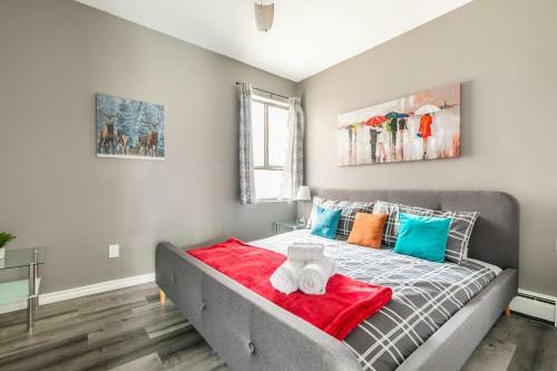 Bright & Cozy 1 King Br Apartment - Prime Location!