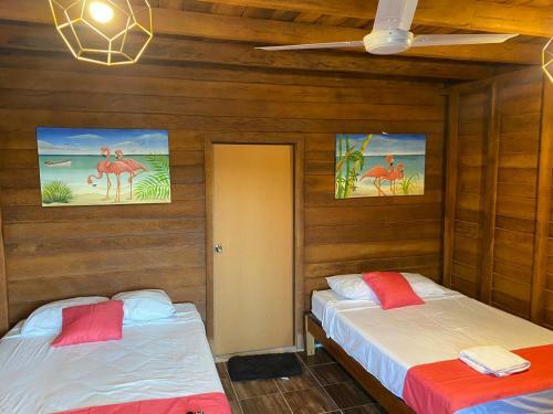 Apartamento Flamingo Cabin Steps From The Beach.