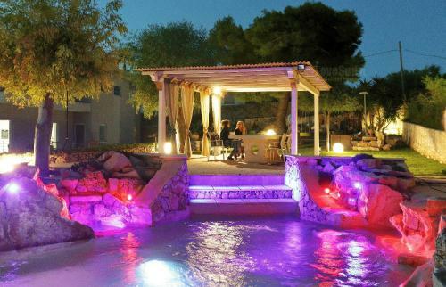 Pool Holiday Houses