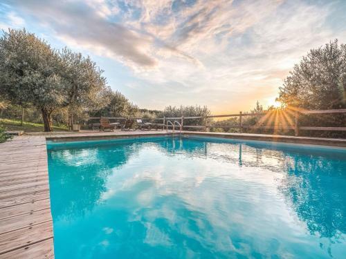 Delightful Holiday Home In Toscana With Shared Pool