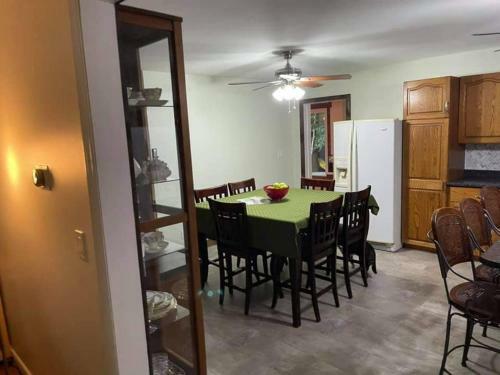 Villa Secluded Charming Cottage 2 Minutes From Lake