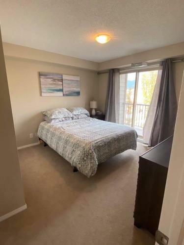 Lake And Mountain Views From Comfortable Apartment