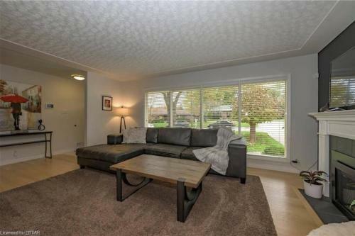 Villa Cheerful 5-bedroom Bungalow With Pool