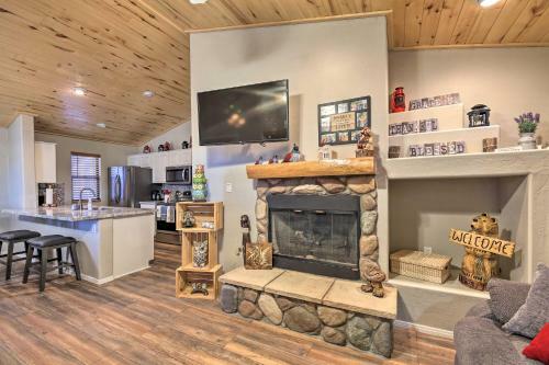 Quaint Warbirds Nest Cabin In Bison Ranch!