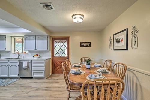 Central Pine Hideaway - Family Friendly!