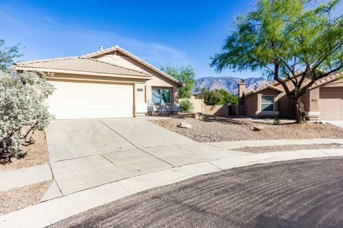 Mountain View 4b2b Ranch Home In Oro Valley