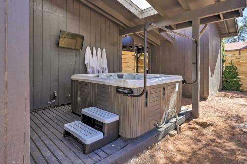 Modern-chic Payson Getaway With Private Hot Tub