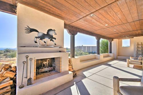 Desert Sanctuary With Striking Mountain Views
