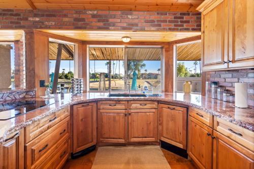 Upscale Phoenix Oasis With Small Private Pool And Spa!