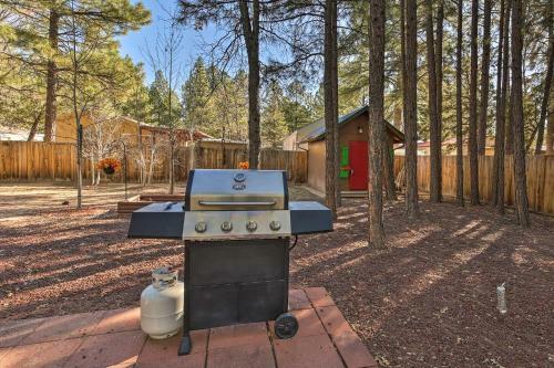 Rustic Lakeside Cabin - Family And Pet Friendly!