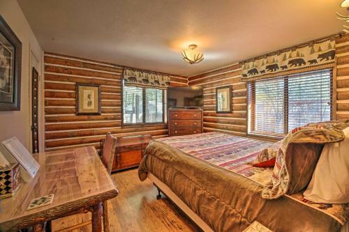 Rustic Lakeside Cabin - Family And Pet Friendly!