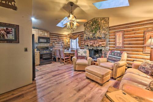 Rustic Lakeside Cabin - Family And Pet Friendly!
