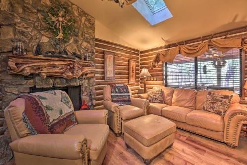 Rustic Lakeside Cabin - Family And Pet Friendly!