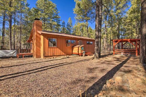 Rustic 3 Bear Lodge Escape With Hot Tub, Deck