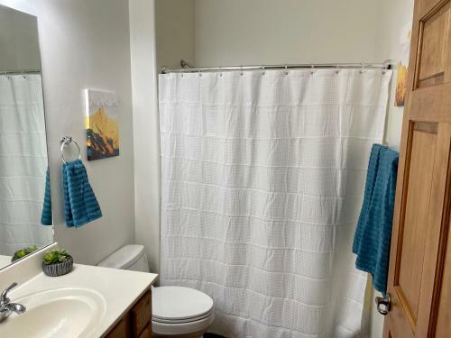 Whispering Pines Retreat W/balcony, View, Quiet