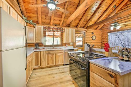Pet-friendly Show Low Cabin With Forest Views!