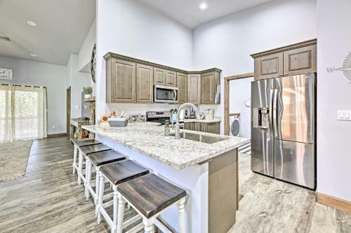 Chic Show Low Townhome With Bbq Dogs Welcome!