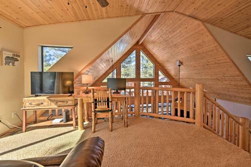 Show Low Family Cabin Bbq, Deck And Fireplace
