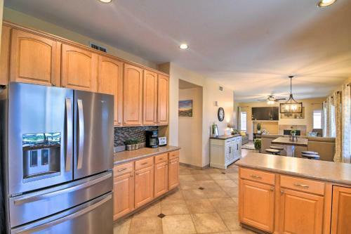 Oasis Home With Pool 1 Mi To Surprise Stadium!