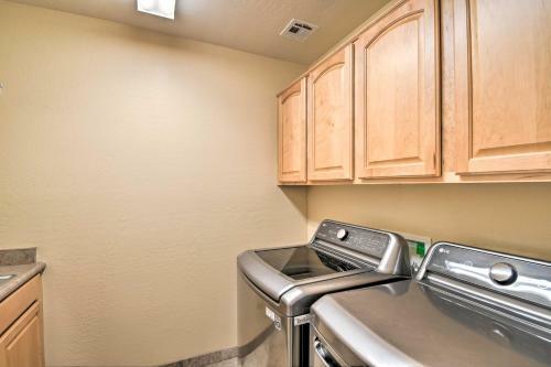 Oasis Home With Pool 1 Mi To Surprise Stadium!