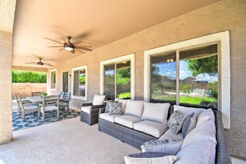 Oasis Home With Pool 1 Mi To Surprise Stadium!