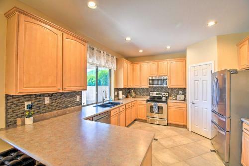 Oasis Home With Pool 1 Mi To Surprise Stadium!