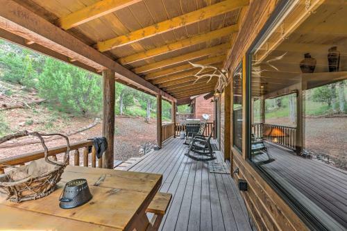 Rustic Show Low Cabin With Deck 3 Mi To Lake!