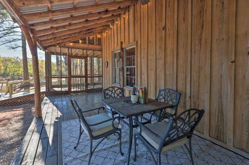 Charming Home With Fire Pit On Ouachita River
