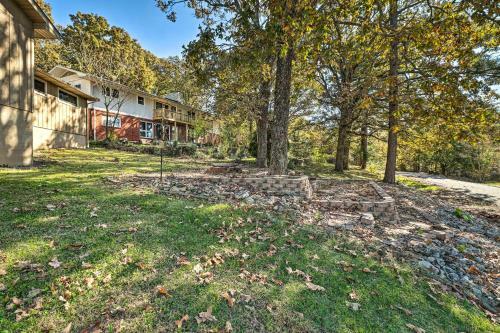 Family-friendly Lakeview Home With Private Yard