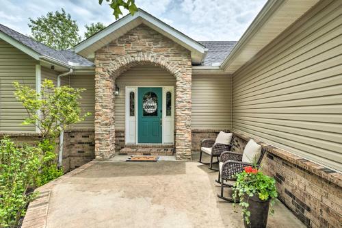 New Bright Bella Vista Home With Yard 4mi To Trails