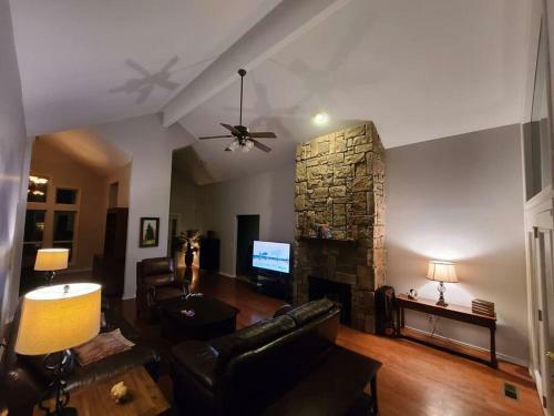 Comfortable-spacious 4 Bedroom Home For You!